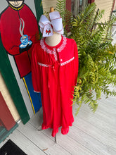 Load image into Gallery viewer, Traditional Red Pegnoir Set