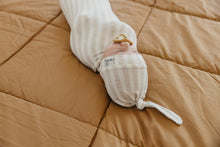 Load image into Gallery viewer, Top Knot Hat - Coastal