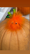 Load image into Gallery viewer, Hairclip - Pumpkin Marabou
