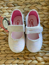 Load image into Gallery viewer, Cienta Girl&#39;s Mary Jane Shoes in Light Rainbow Metallic
